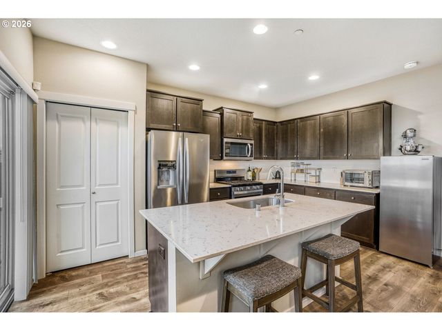 9341 N ALDER St, Camas, WA 98607