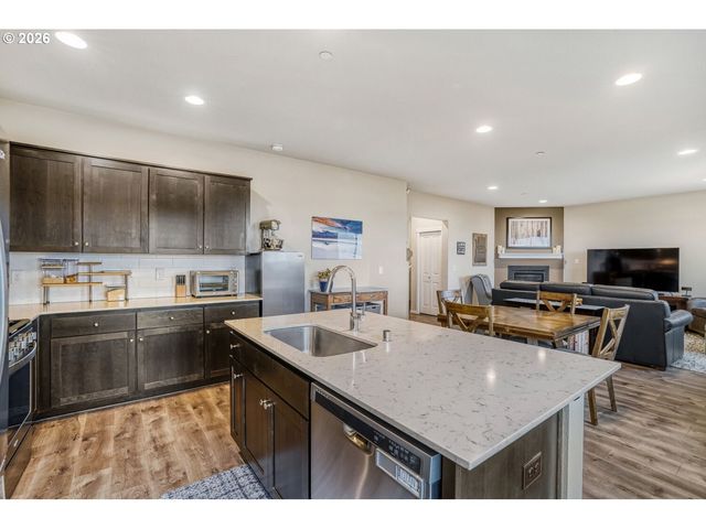 9341 N ALDER St, Camas, WA 98607