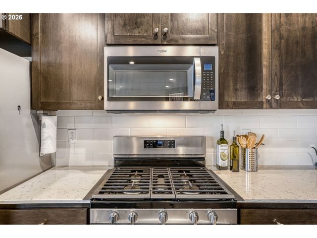 9341 N ALDER St, Camas, WA 98607