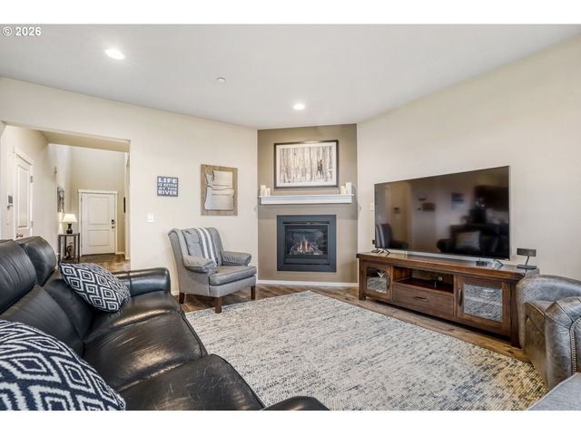 9341 N ALDER St, Camas, WA 98607