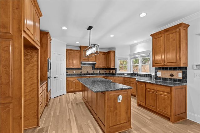 1431 Threepine Place SW, Lilburn, GA 30047