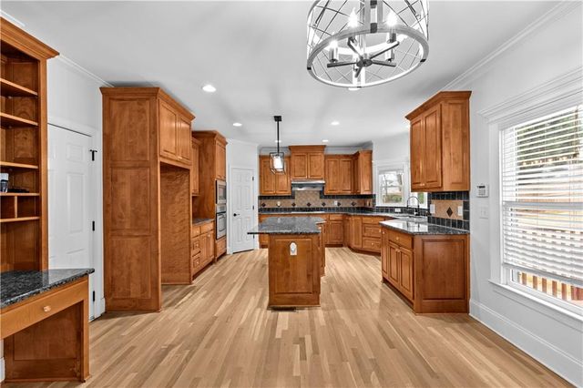 1431 Threepine Place SW, Lilburn, GA 30047