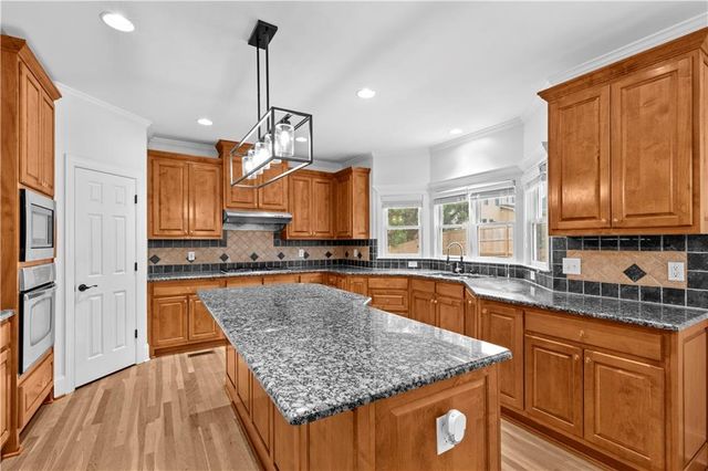 1431 Threepine Place SW, Lilburn, GA 30047