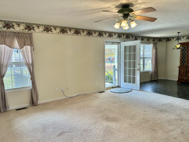 355 W Doak Rd, Manchester, TN 37355