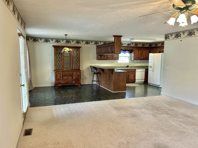 355 W Doak Rd, Manchester, TN 37355