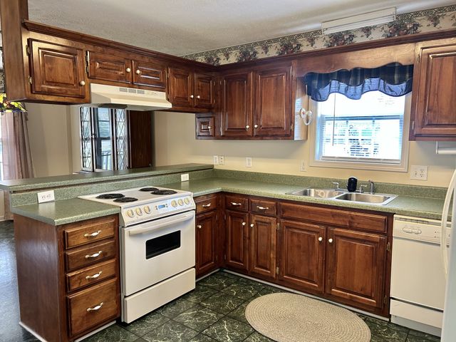 355 W Doak Rd, Manchester, TN 37355