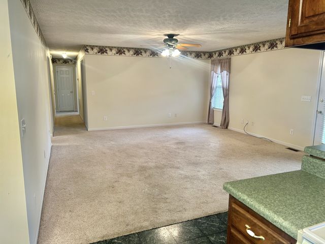 355 W Doak Rd, Manchester, TN 37355