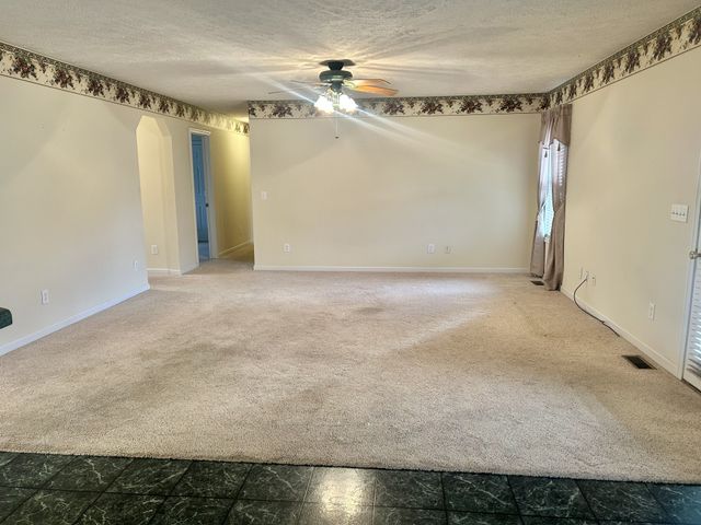 355 W Doak Rd, Manchester, TN 37355