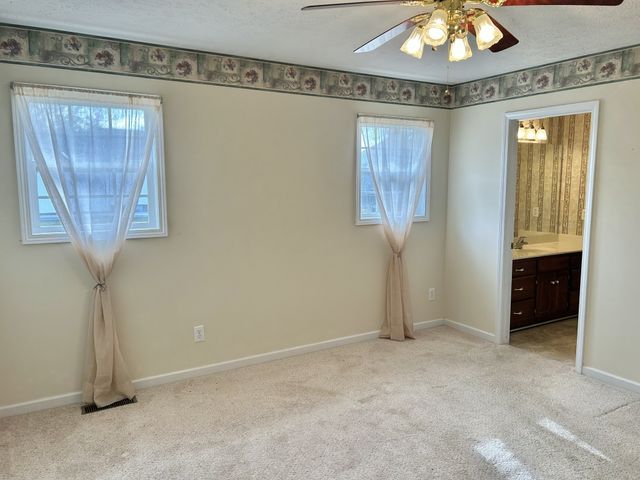 355 W Doak Rd, Manchester, TN 37355