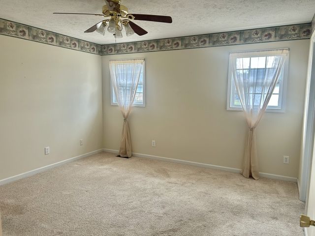 355 W Doak Rd, Manchester, TN 37355