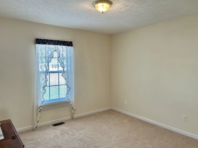 355 W Doak Rd, Manchester, TN 37355