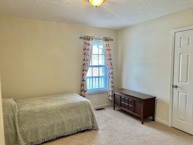 355 W Doak Rd, Manchester, TN 37355