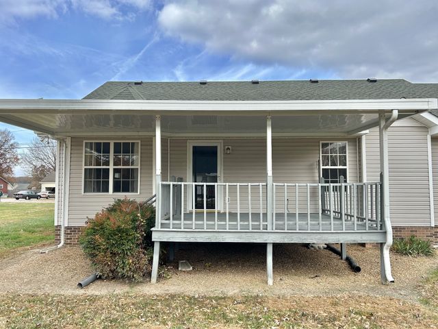 355 W Doak Rd, Manchester, TN 37355