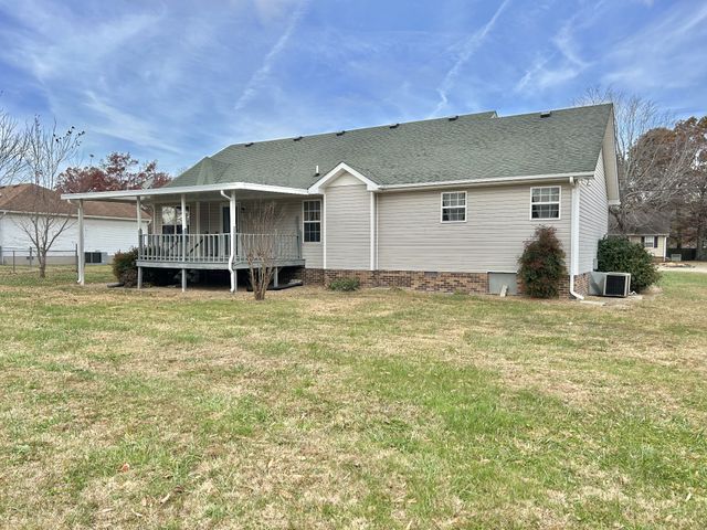 355 W Doak Rd, Manchester, TN 37355