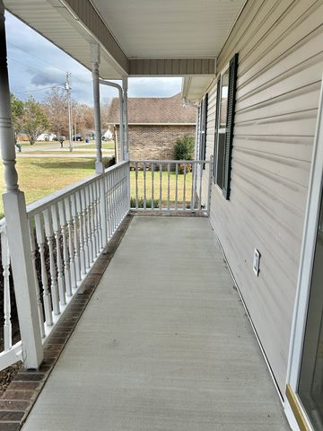 355 W Doak Rd, Manchester, TN 37355