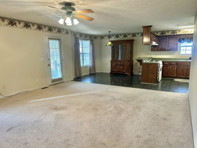 355 W Doak Rd, Manchester, TN 37355