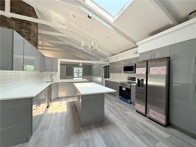 15 Forest Lane, East Greenwich, RI 02818