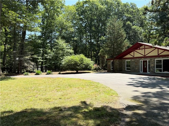 15 Forest Lane, East Greenwich, RI 02818