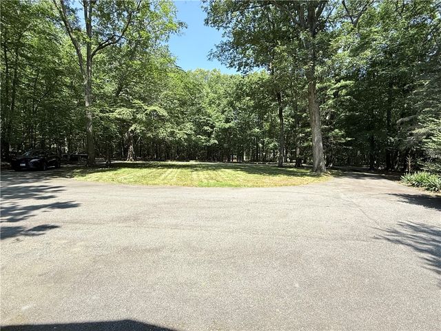 15 Forest Lane, East Greenwich, RI 02818