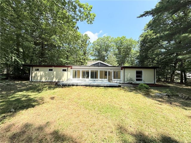 15 Forest Lane, East Greenwich, RI 02818