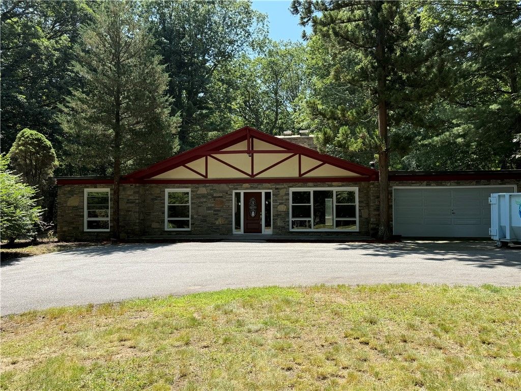 15 Forest Lane, East Greenwich, RI 02818