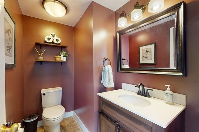 107 E Main St, Ayer, MA 01432