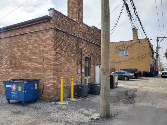 6736 W Belmont Avenue, Chicago, IL 60634