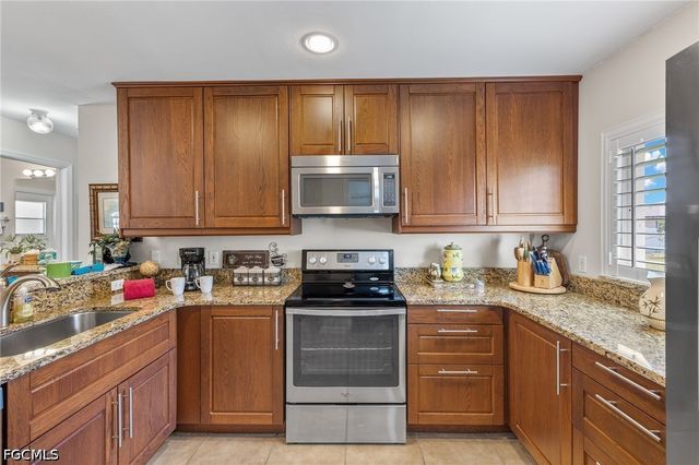 2305 SW 19th PL, Cape Coral, FL 33991