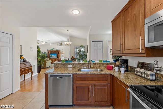 2305 SW 19th PL, Cape Coral, FL 33991
