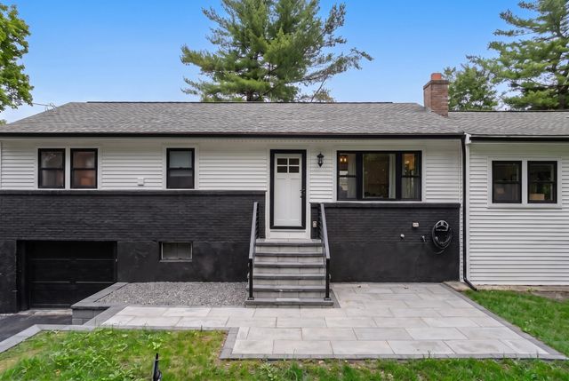 11 Hanson Avenue, Salem, NH 03079