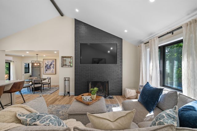 11 Hanson Avenue, Salem, NH 03079