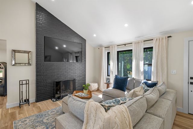 11 Hanson Avenue, Salem, NH 03079