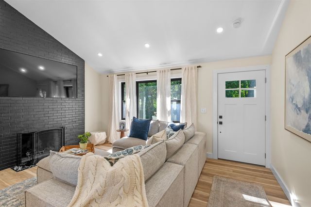 11 Hanson Avenue, Salem, NH 03079