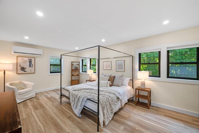 11 Hanson Avenue, Salem, NH 03079