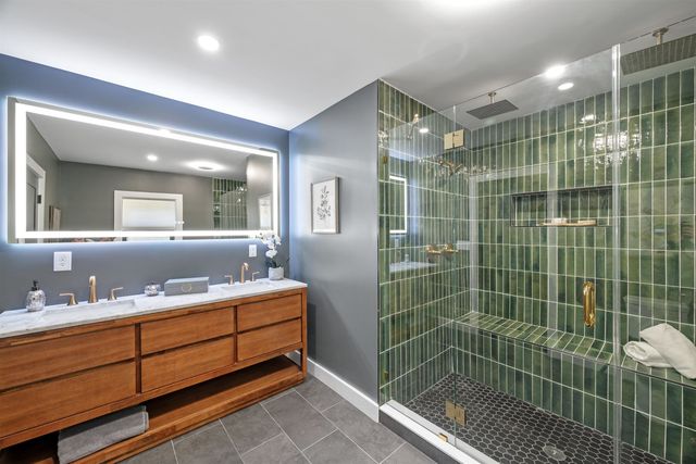 11 Hanson Avenue, Salem, NH 03079