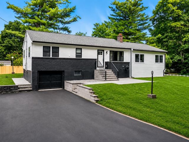 11 Hanson Avenue, Salem, NH 03079
