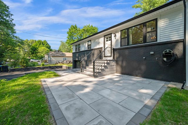 11 Hanson Avenue, Salem, NH 03079
