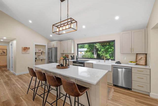 11 Hanson Avenue, Salem, NH 03079