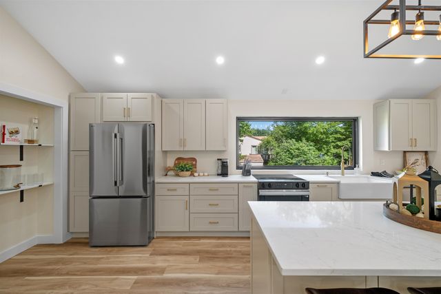 11 Hanson Avenue, Salem, NH 03079