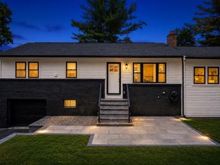 11 Hanson Avenue, Salem, NH 03079