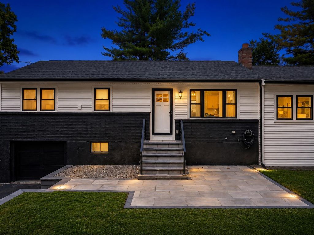 11 Hanson Avenue, Salem, NH 03079