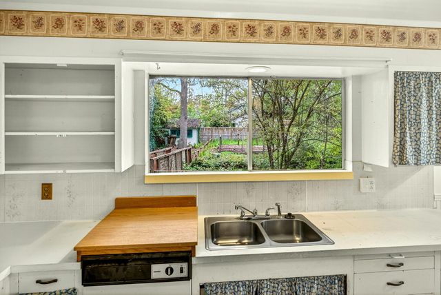 1206 NW Conklin Avenue, Grants Pass, OR 97526