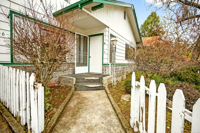 1206 NW Conklin Avenue, Grants Pass, OR 97526