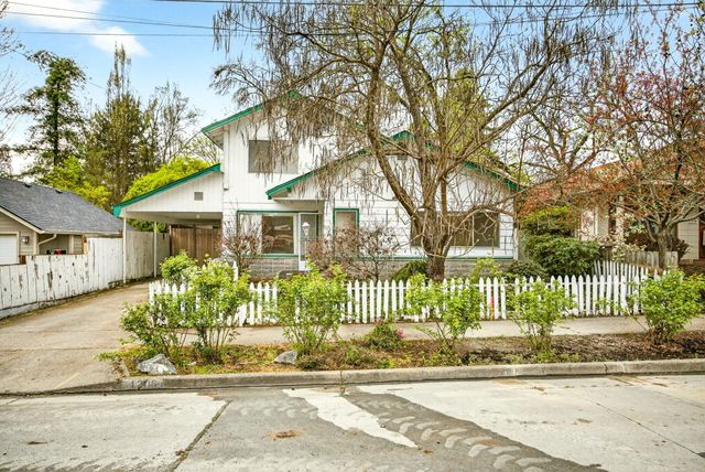 1206 NW Conklin Avenue, Grants Pass, OR 97526