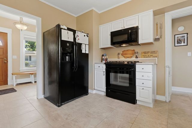 47 Whitehall Rd, Amesbury, MA 01913