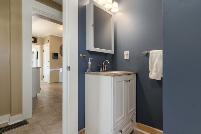 47 Whitehall Rd, Amesbury, MA 01913