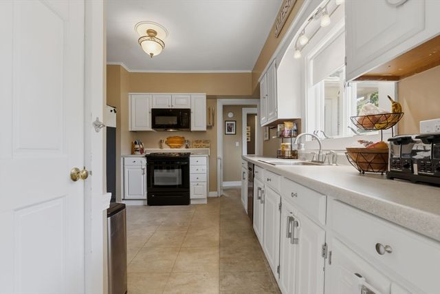 47 Whitehall Rd, Amesbury, MA 01913