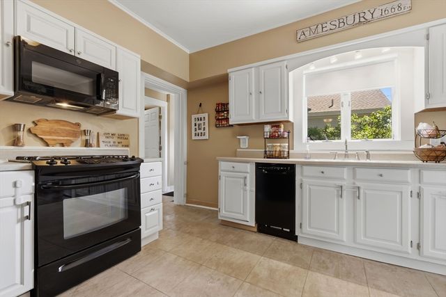47 Whitehall Rd, Amesbury, MA 01913