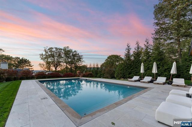 8 Stanton Road, Tenafly, NJ 07670