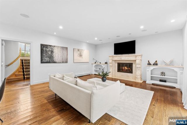 8 Stanton Road, Tenafly, NJ 07670